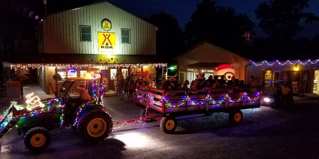 Christmas Decorated Wagon Elizabethtown / Hershey KOA